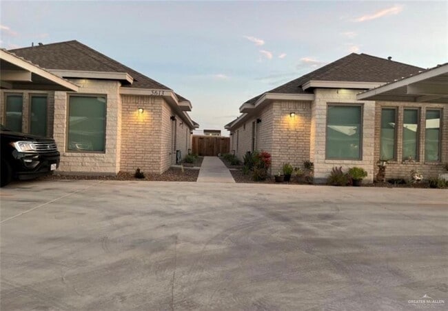 Building Photo - 13 Nightingale Ave Unit 4