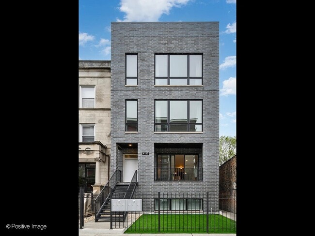 3944 S Indiana Ave Unit 2R