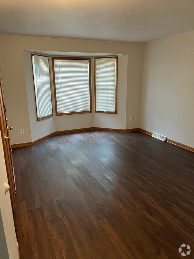Living room - 7734 W Stevenson St Rental