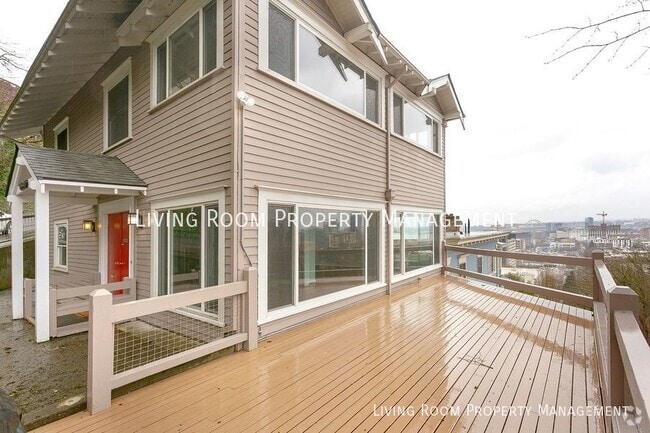 Building Photo - 1531 SW Upper Hall St Rental