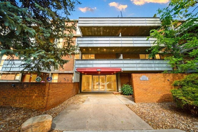 Building Photo - Charming 1-Bedroom Condo in the Heart of Denver's University Neighborhood Unit 215
