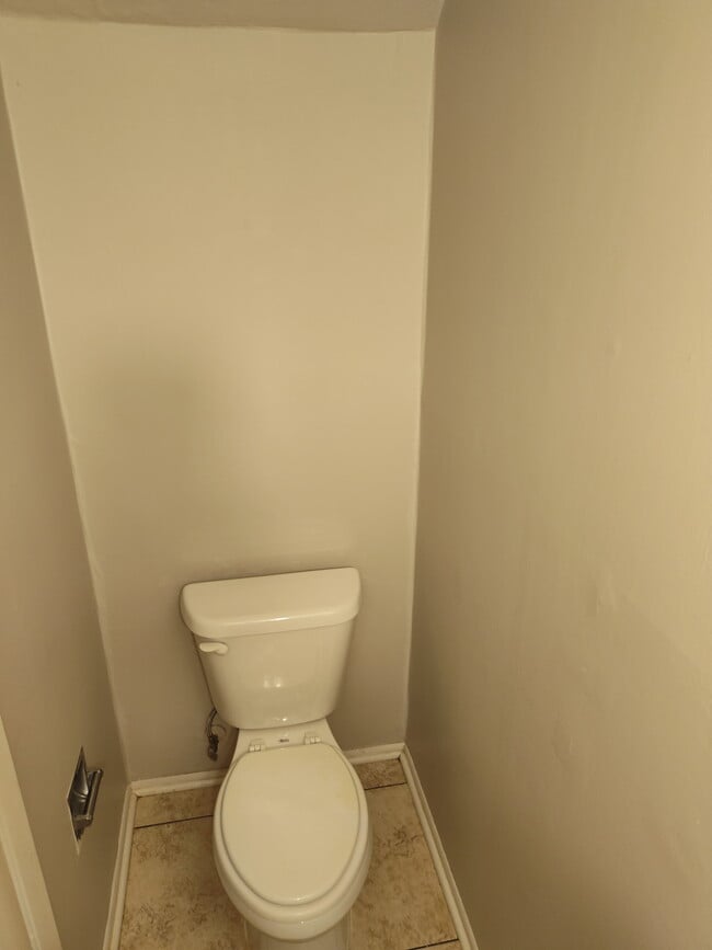 Photo - 409 Lakebend Pl