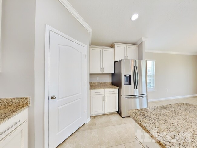 414 Samara Lakes Pkwy