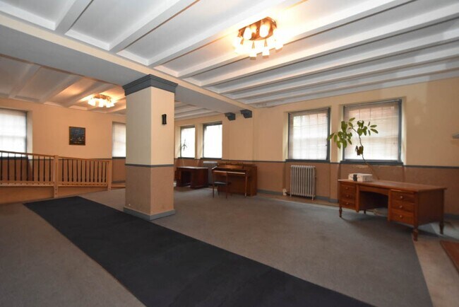 3824 N Fremont St Unit 211