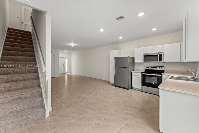 Photo - 433 NE 12th St