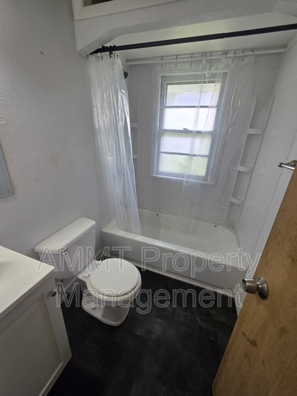 Photo - 349 22nd Ave SW