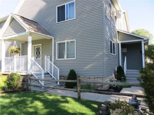 Photo - 145 Caledonia St
