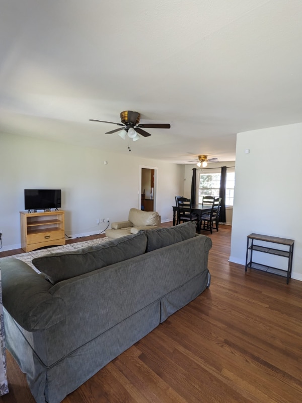 Photo - 404 Ewing St NW