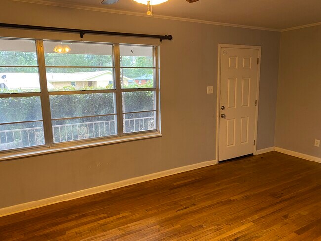 Photo - 1101 Glencrest Ln