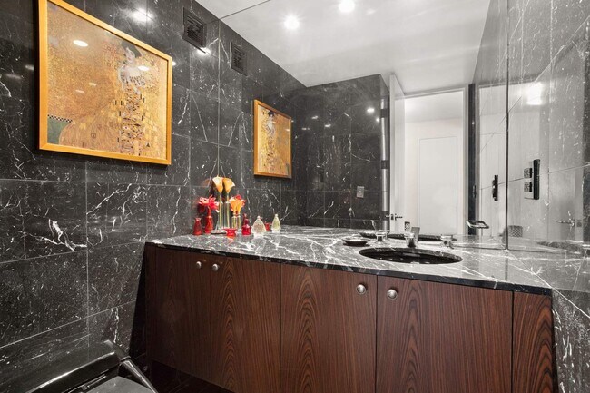 Photo - 415 E 54th St