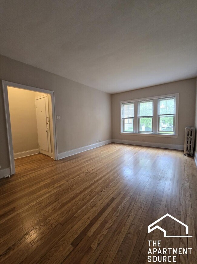 Building Photo - 912 Reba Pl Unit 2