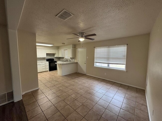 Photo - 601 Chicago Ave