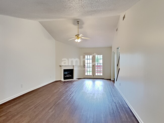 Photo - 1768 Merritt St