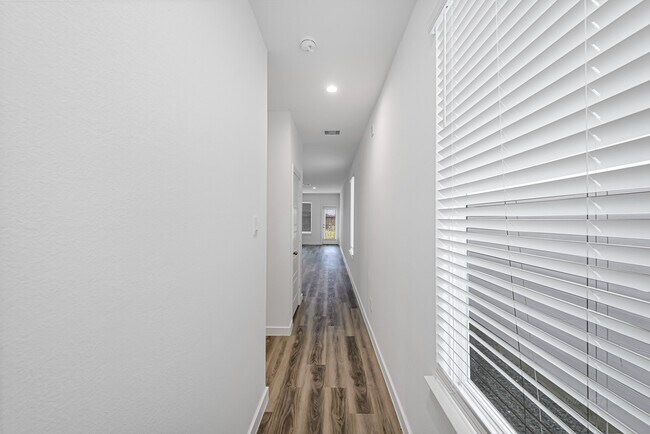 Photo - 3002 Crown Gate Dr