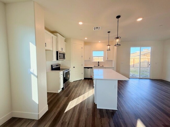 Photo - 654 Stephanie Dr