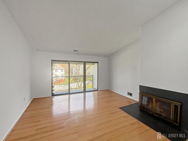 Photo - 481 Danbury Ln