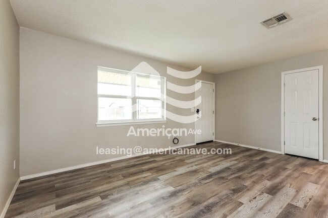 Photo - 912 Meadowridge Dr
