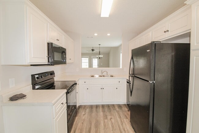 Photo - 562 Deerchase Ct