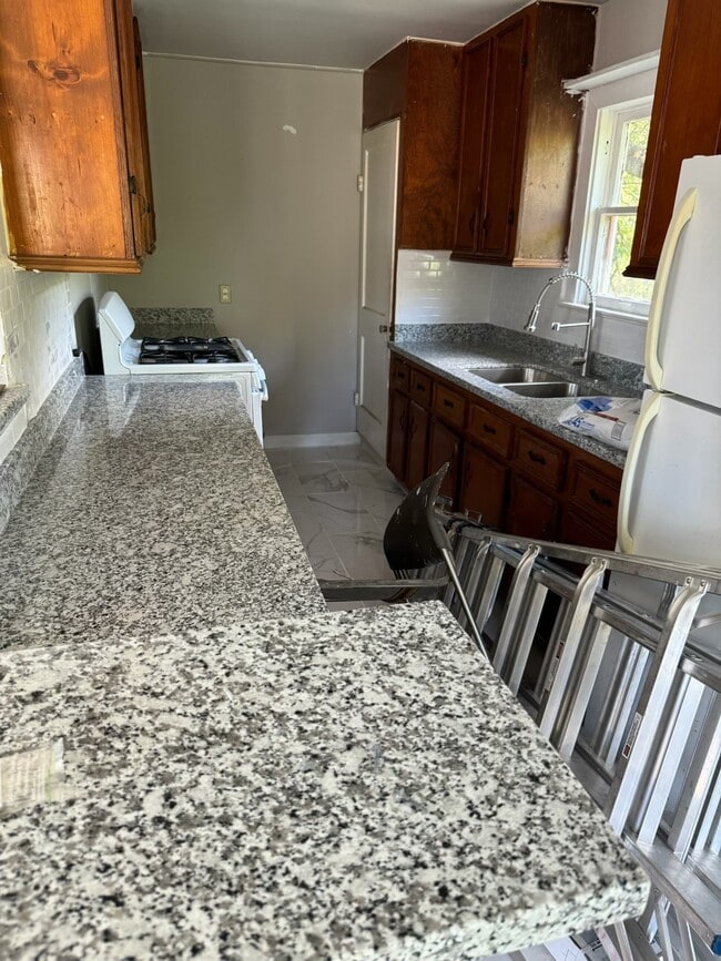 Building Photo - 136-132 Glendale St