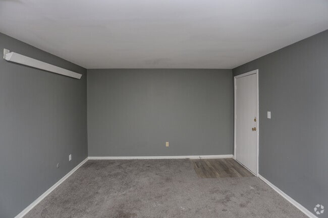 1BR, 1BA_604-794 SF - Maple Creek Village