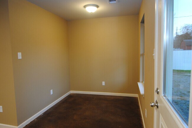 Photo - 3/2 Open Floor Plan, One Level in Sherwood