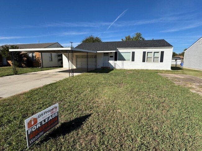 Building Photo - 2 bed, one bath in Norman with carport!