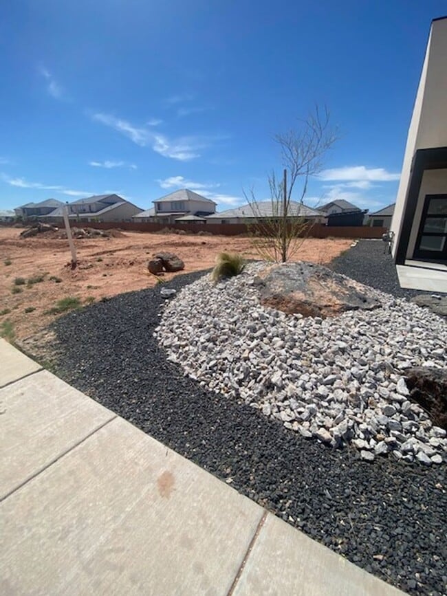 Photo - Beautiful 3 Bedroom Crimson Townhome