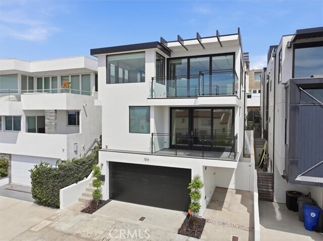 104 Manhattan Ave