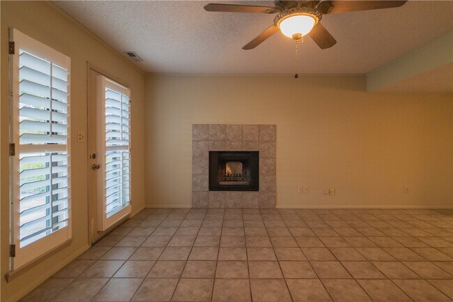 2538 E Sweetbriar Dr