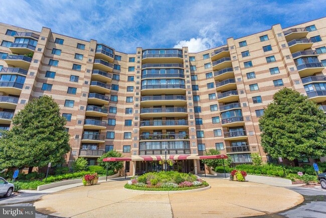 Photo - 8340 Greensboro Dr Apartment Unit 812