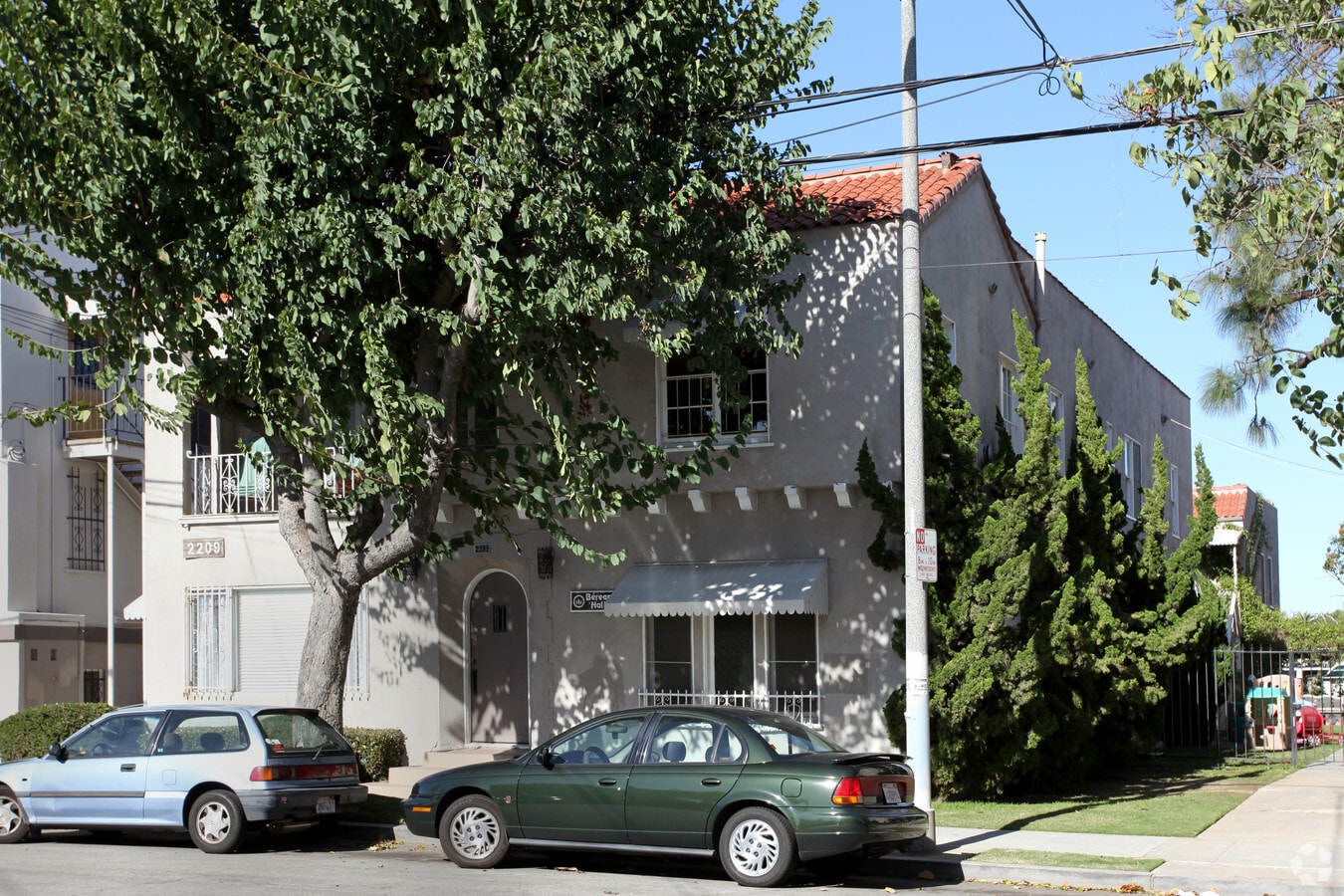 Building Photo - 2209 E 6th St Apartments