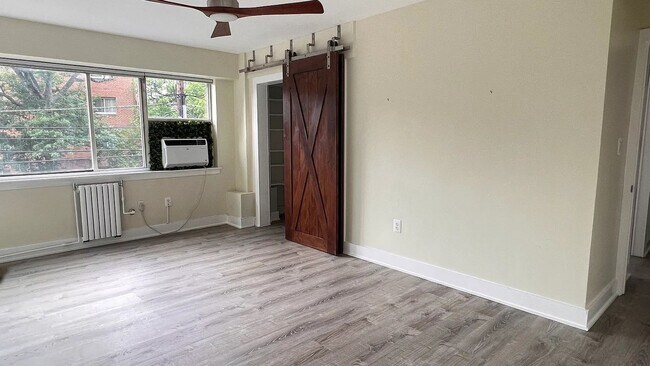 Photo - Great 2 Bed / 1 Bath Apartment near Embass...