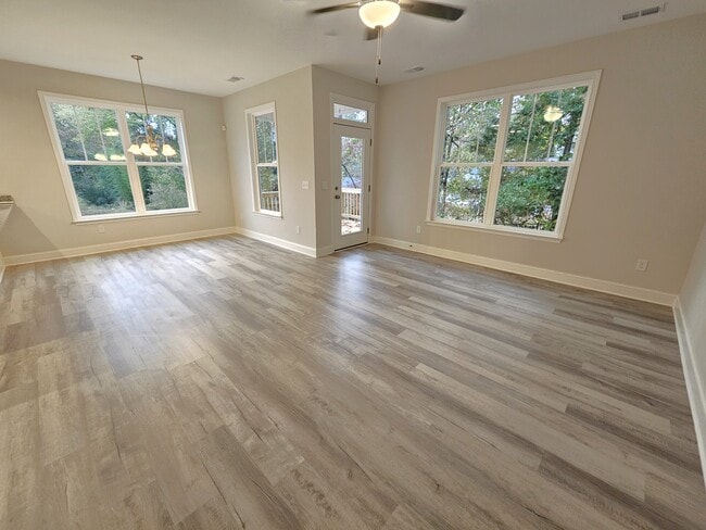 Photo - 121 Marianne Ln