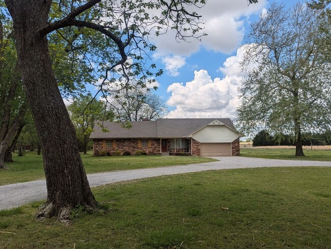 Photo - Quiet Country Living with Space, Privacy & Modern Comforts