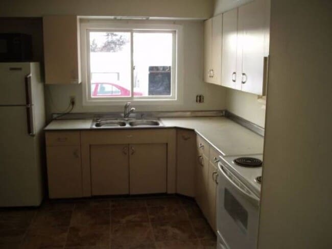 Building Photo - Hopkins Townhome for Rent