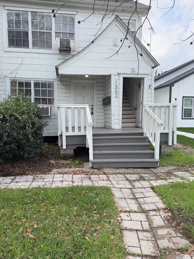 Building Photo - 1552 Lombardy St Unit 1