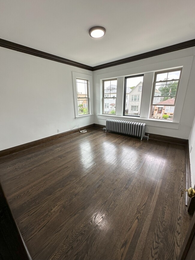 Building Photo - 2535 N Linder Ave Unit 2F Rental