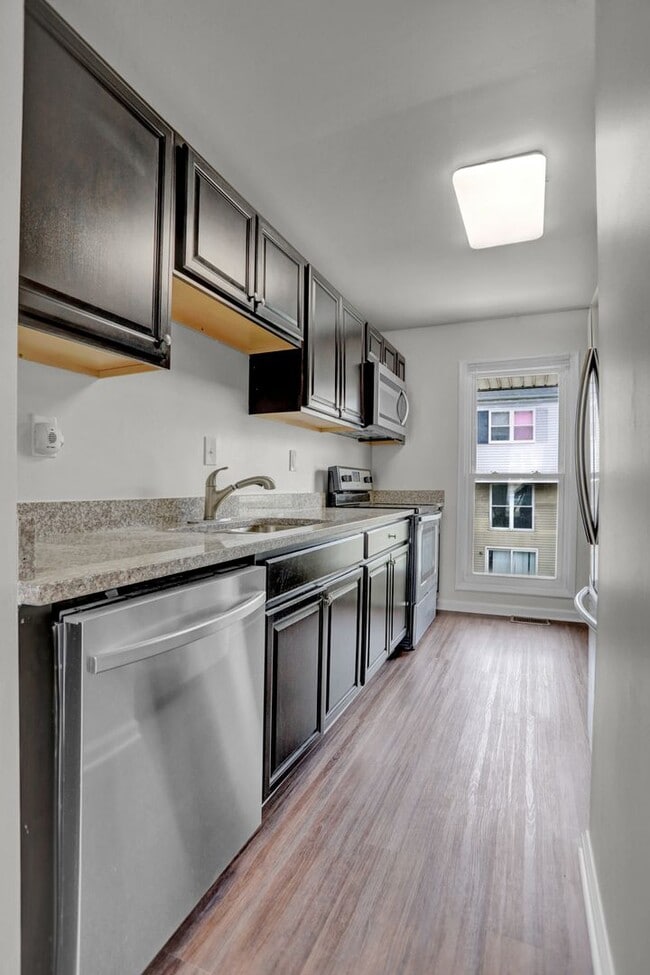 Photo - 1885 Brookside Dr