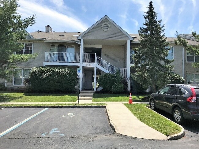 Building Photo - 29 Amberly Ct Unit 29 Rental