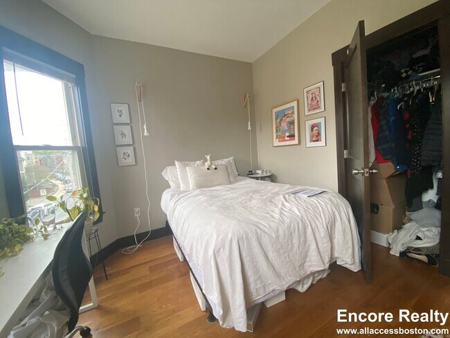 Photo - 46 Creighton St Unit 3