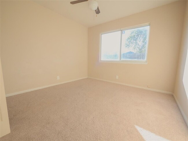 Photo - 205 Caladium Dr