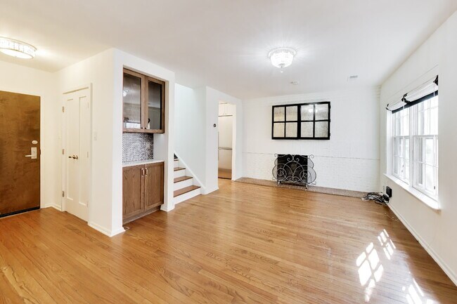 Photo - Bright 16th St Condo + Parking Unidad #14