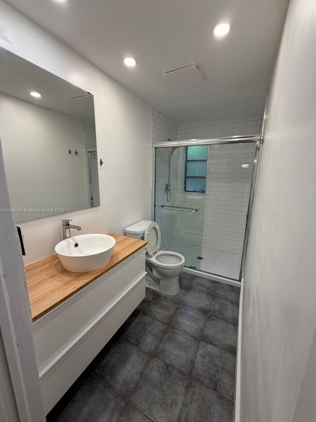 Photo - 491 NE 163rd St