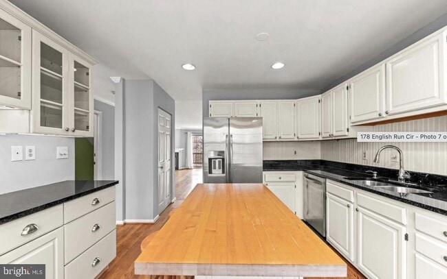 Building Photo - 178 English Run Cir