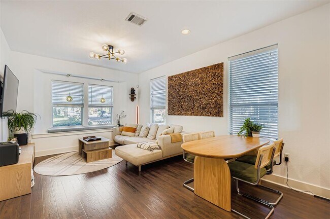 Photo - 1601 Miriam Ave