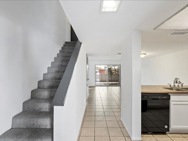 Photo - 122 S Hardy Dr