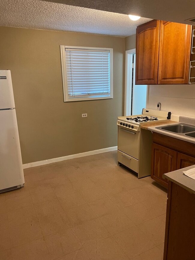 Photo - 8LOG3459 Unit B