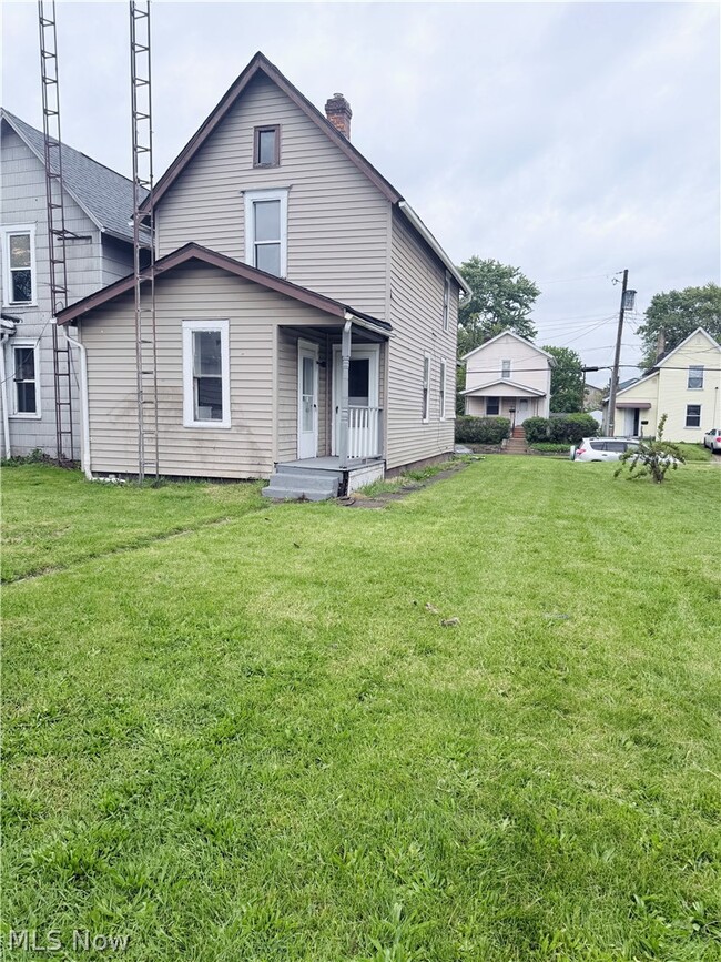 Photo - 1511 Stark Ave SW