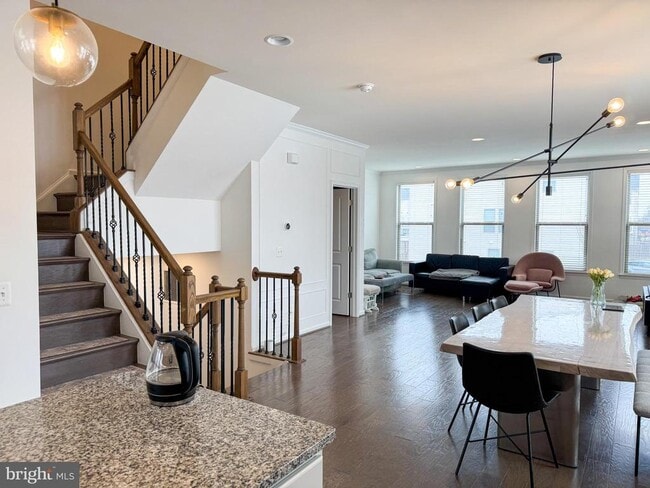 Photo - 42462 Dogwood Glen Square