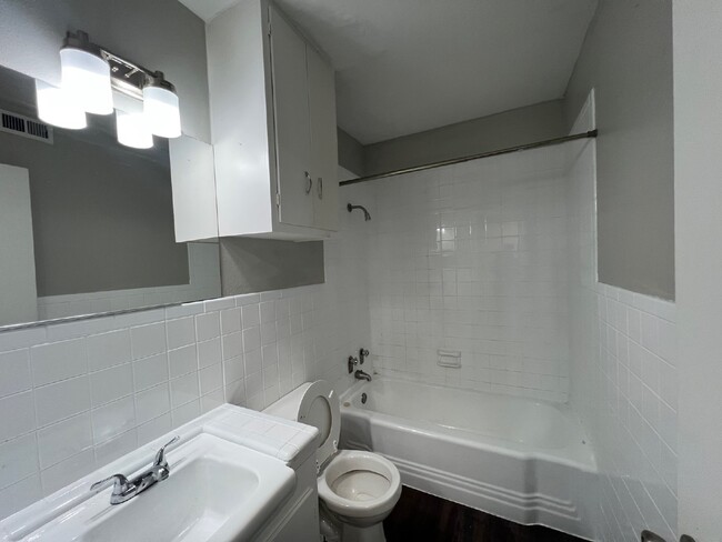 MOVE IN SPECIAL Studio Apartment AVAILABLE... Unit 2C - San Antonio, TX ...